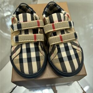 Burberry boy Velcro strap shoes